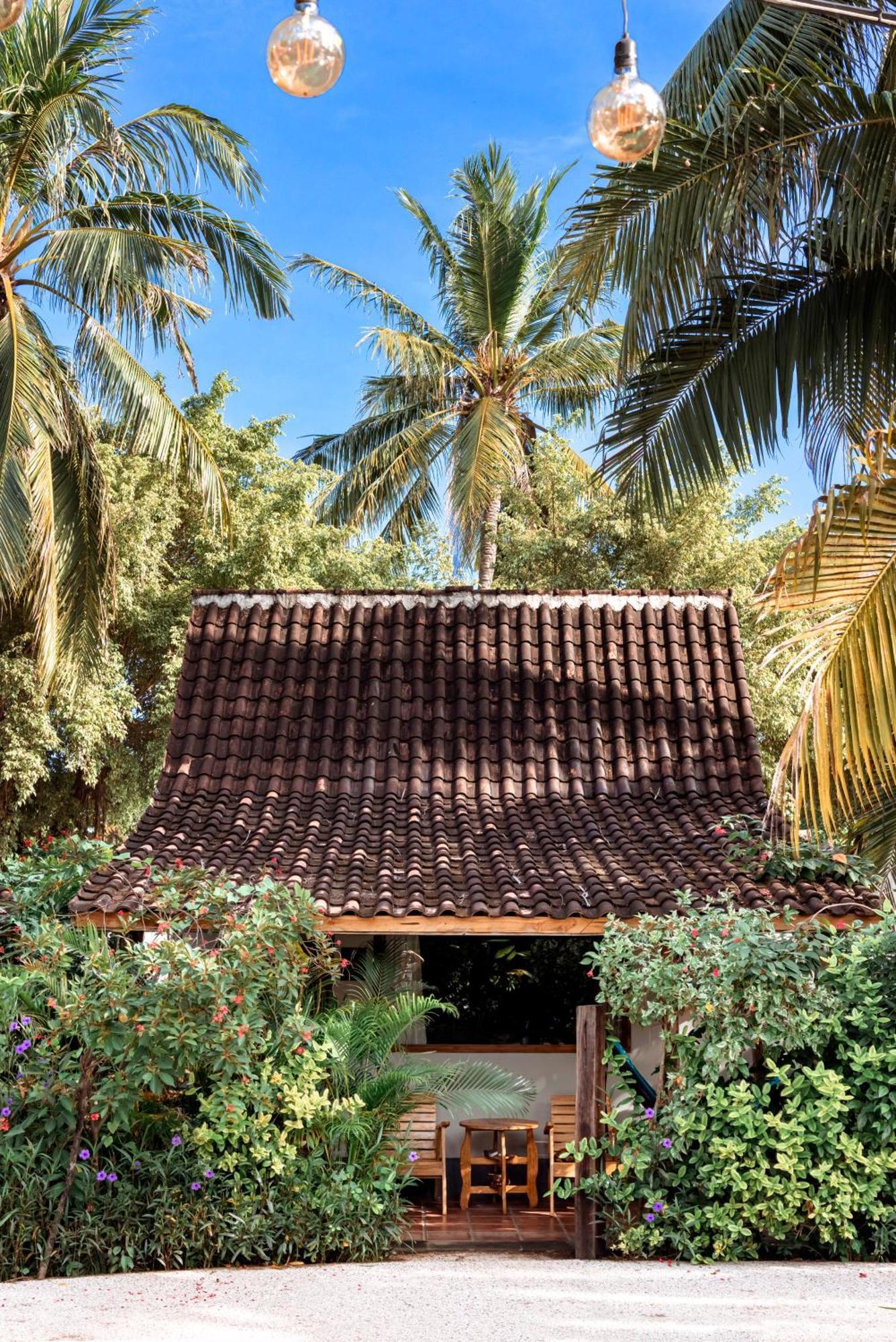 Coconut Garden Resort Гілі-Траванган Екстер'єр фото